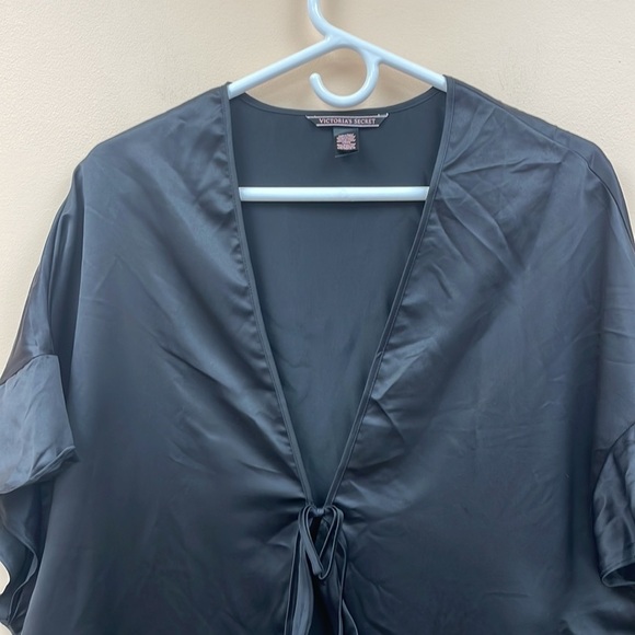 NWOT Victoria's Secret Satin Kimono Black Graphic Robe Loungewear Comfy OS - Picture 4 of 10